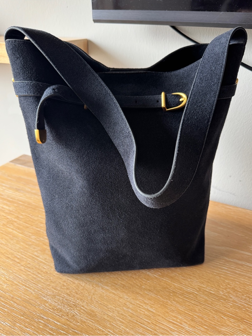 NWT MADEWELL Essential Belted Bucket Tote Juniper Berry Navy Suede Gold Hardware - Picture 3 of 16